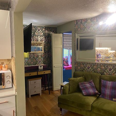 Quiet Lower Floor 2 Bed City Apartment With Private Patio Garden Bath Exterior photo